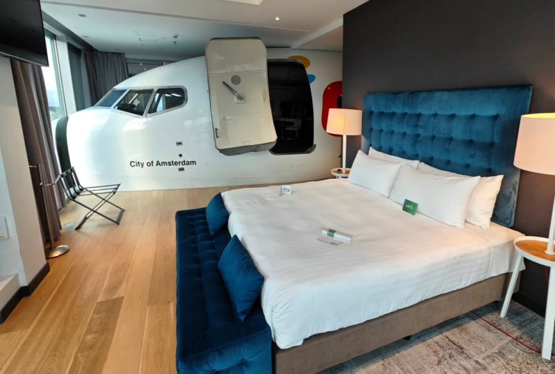737 Cockpit Suite Amsterdam Hotel
