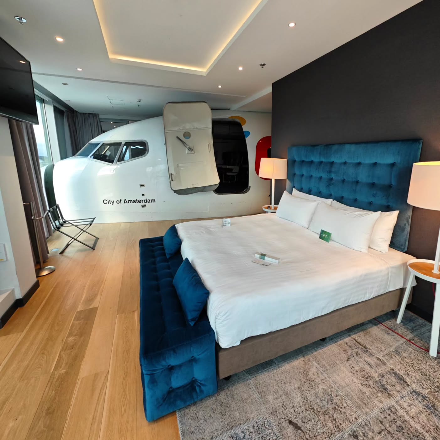 737 Cockpit Suite Amsterdam Hotel